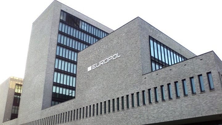 Europol: Πληθαίνουν οι εικόνες σεξουαλικής κακοποίησης παιδιών μέσω Τεχνητής Νοημοσύνης