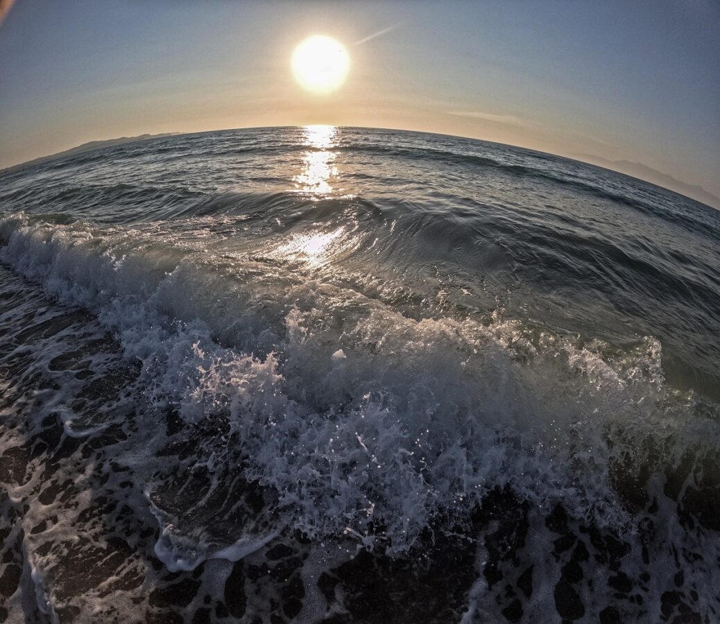 Καιρός: Με ισχυρούς ανέμους και 37αρια μπαίνει ο Αύγουστος