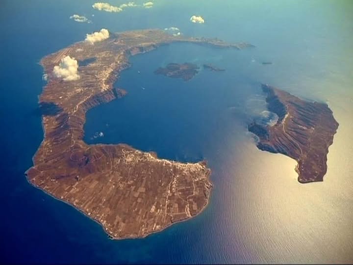 Η έκρξη του 1613 π.Χ. δημιούργησε την Καλντέρα στην Σαντορίνη