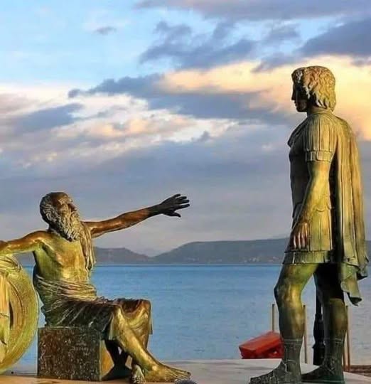 Ο φιλόσοφος Διογένης και ο Μέγας Αλέξανδρος, ανδριάντες στην Κόρινθο