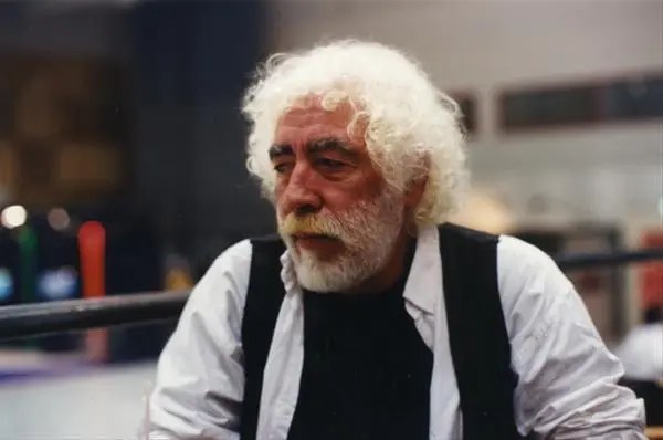 Άλλο να πεθαίνεις για την Ελλάδα  κι άλλο εκείνη να σε πεθαίνει...