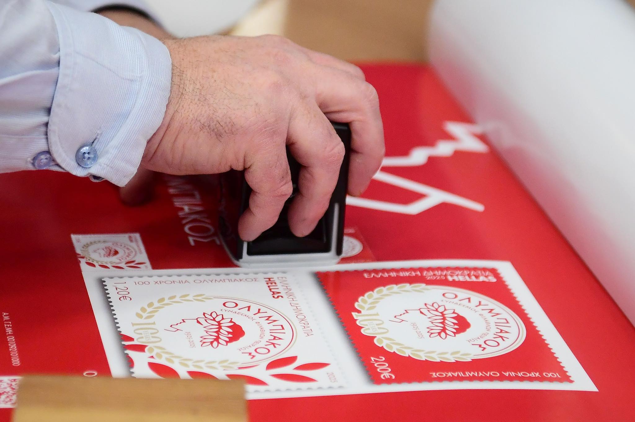 Συλλεκτικά γραμματόσημα για τα 100 χρόνια του Ολυμπιακού 