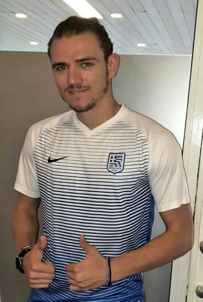 Νεαρός ποδοσφαιριστής κατέρρευσε στο γήπεδο και έχασε την ζωή του