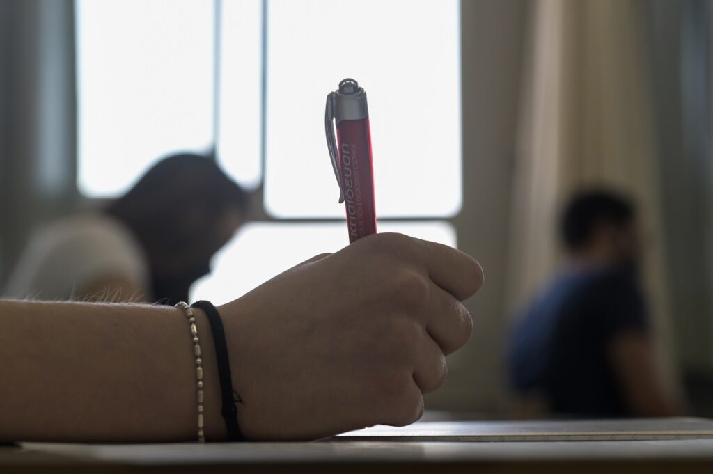 ΛΑΕ/ΟΠΕΚΑ: Υποτροφίες 1000 ευρώ σε επιτυχόντες στις Πανελλαδικές