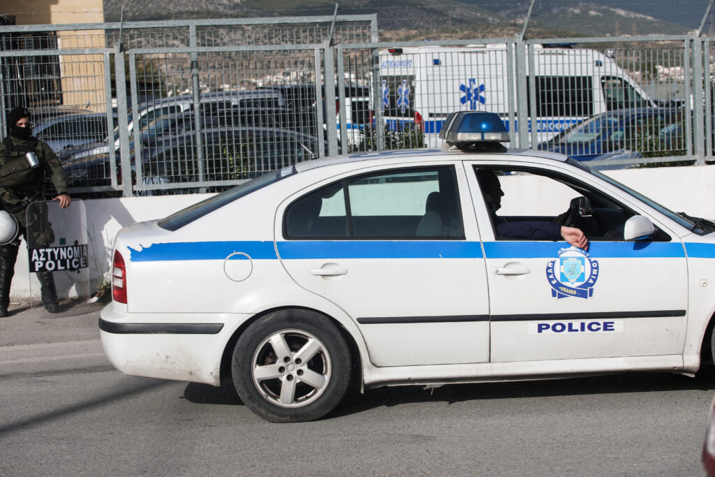 Μάστιγα οι ληστείες – Αρπάζουν κοσμήματα από τον λαιμό