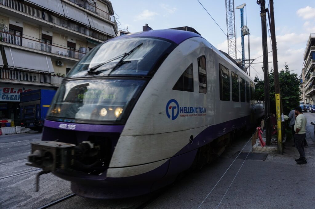 Συνελήφθη 14χρονος για τη φωτιά κοντά στον Προαστιακό 