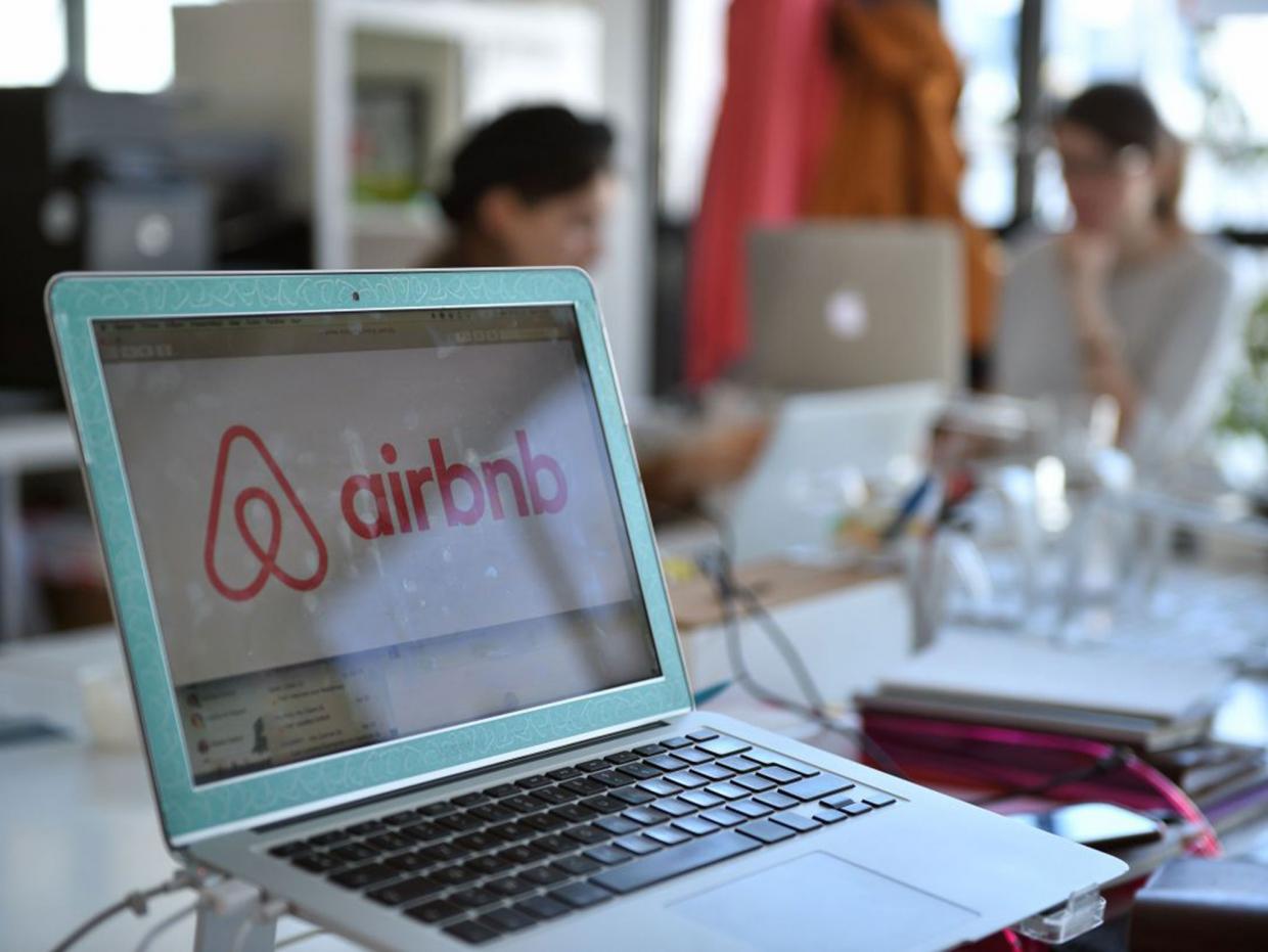 ΑΑΔΕ-Airbnb: Εγκύκλιος για ΑΜΑ και εγγραφή νέων ακινήτων