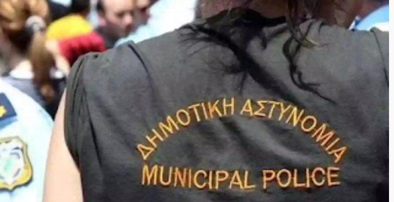 Δημοτική Αστυνομία: Τί αλλάζει σε ελέγχους, παραβάσεις και χρήση χειροπεδών έως το 2027