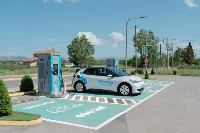 Τρίπολη: Ο ισχυρότερος σταθμός υπερταχείας φόρτισης ηλεκτρικών αυτοκινήτων στη Νότια Ευρώπη