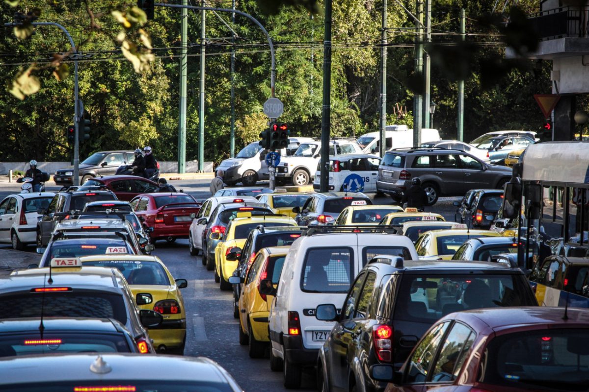 Έρευνα: Οδήγηση με το κινητό στο χέρι / υπό την επήρεια αλκοόλ