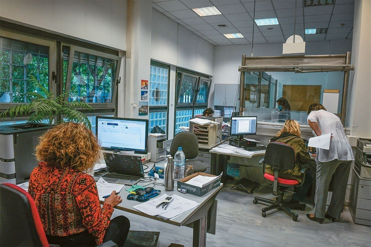 Δημόσιο: Αύξηση στο μισθό των μόνιμων υπαλλήλων που βγαίνουν στη σύνταξη (ΦΕΚ)