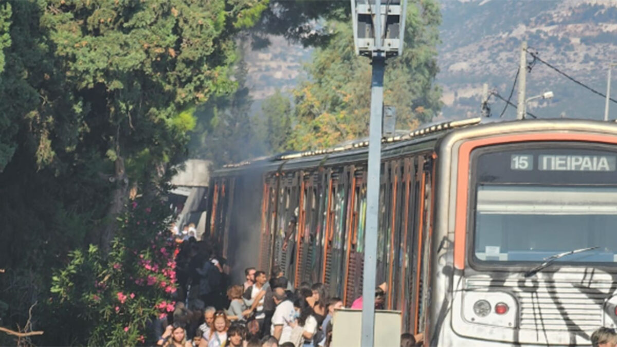 Φωτιά σε τρένο του ΗΣΑΠ γεμάτο επιβάτες