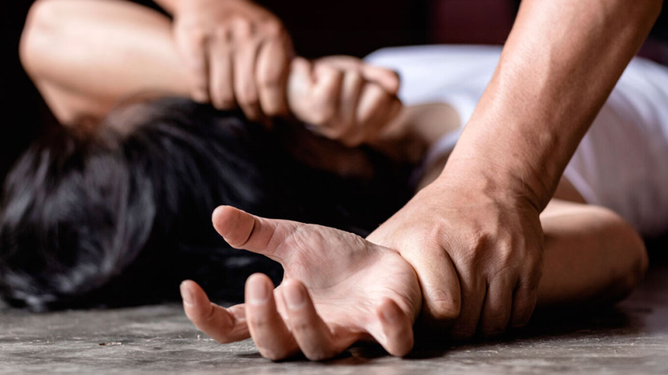  Γνώρισε 23χρονη στο Facebook, της επιτέθηκε με φίλους του και αποπειράθηκε να τη βιάσει