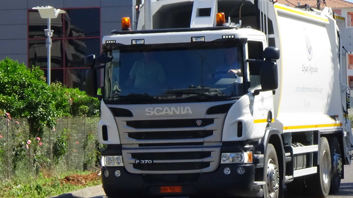Δήμαρχος δίνει άδεια και σε αιρετούς να οδηγούν τα απορριμματοφόρα λόγω έλλειψης προσωπικού