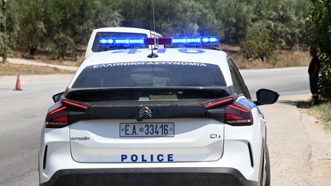  Καθηγητής Πανεπιστημίου φωτογράφιζε 15χρονη - Οδηγήθηκε στο αυτόφωρο μετά από καταγγελία του πατέρα της