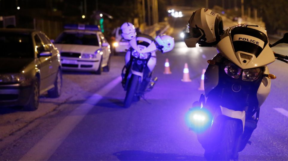 Χειροπέδες στους γιους πρώην υπουργού του ΣΥΡΙΖΑ στα Εξάρχεια