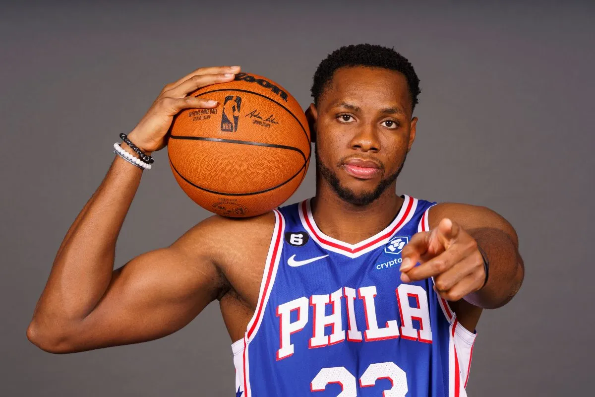 Ολυμπιακός: ο Μπαρτζώκας τσέκαρε Τσαρλς Μπάσι στο Λας Βέγκας