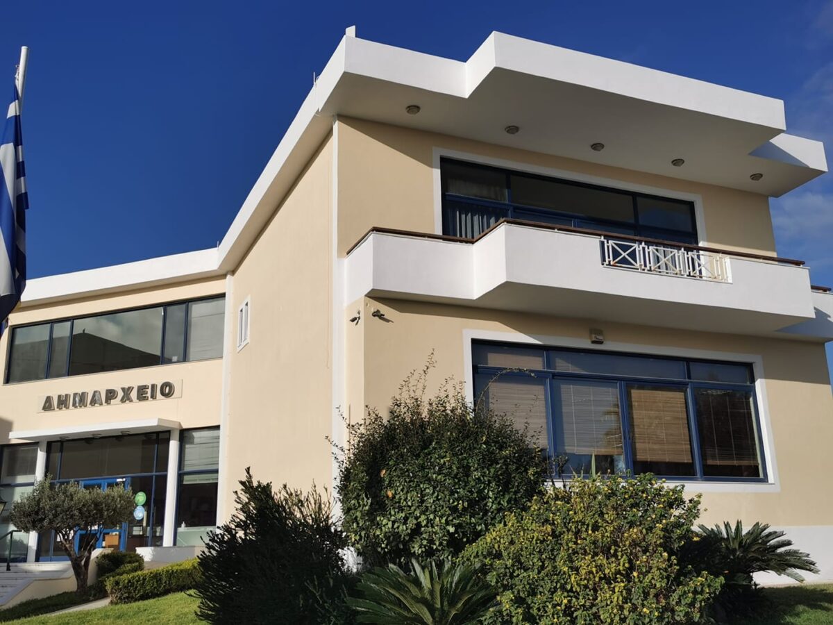 Επίθεση σε πρώην δήμαρχο – Προσπάθησαν να τον πατήσουν με αυτοκίνητο