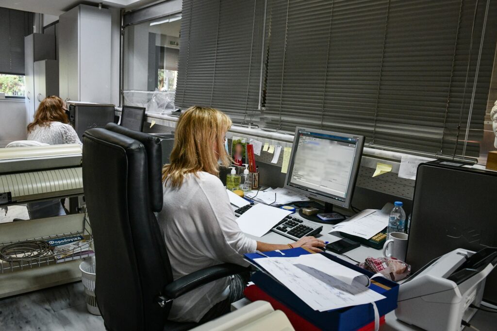 Δημόσιο: Ζητούν κατάργηση της εισφοράς 2%, συνολικά 3,9 δισ. ευρώ, για την ανεργία