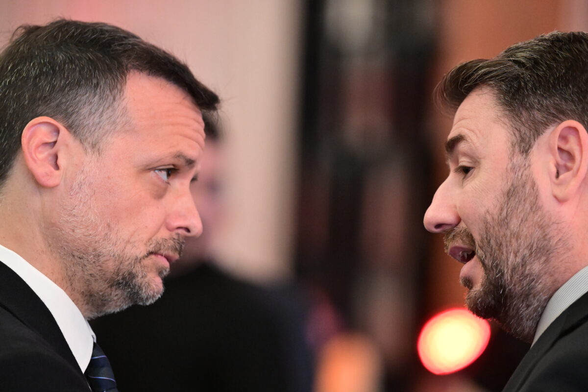 Δημοσκόπηση Interview: Ποιος προηγείται στην κούρσα για την ηγεσία του ΠΑΣΟΚ – Ποιος θεωρείται πιο δυνατός αντίπαλος για τον Κ. Μητσοτάκη