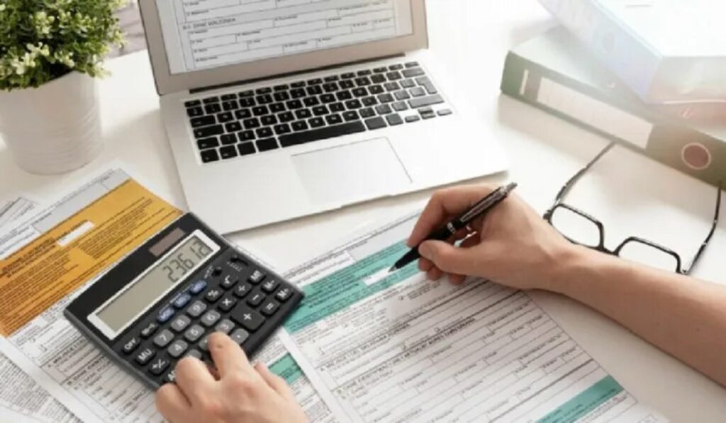 Έρχονται νέες μειώσεις φόρων και τεκμηρίων