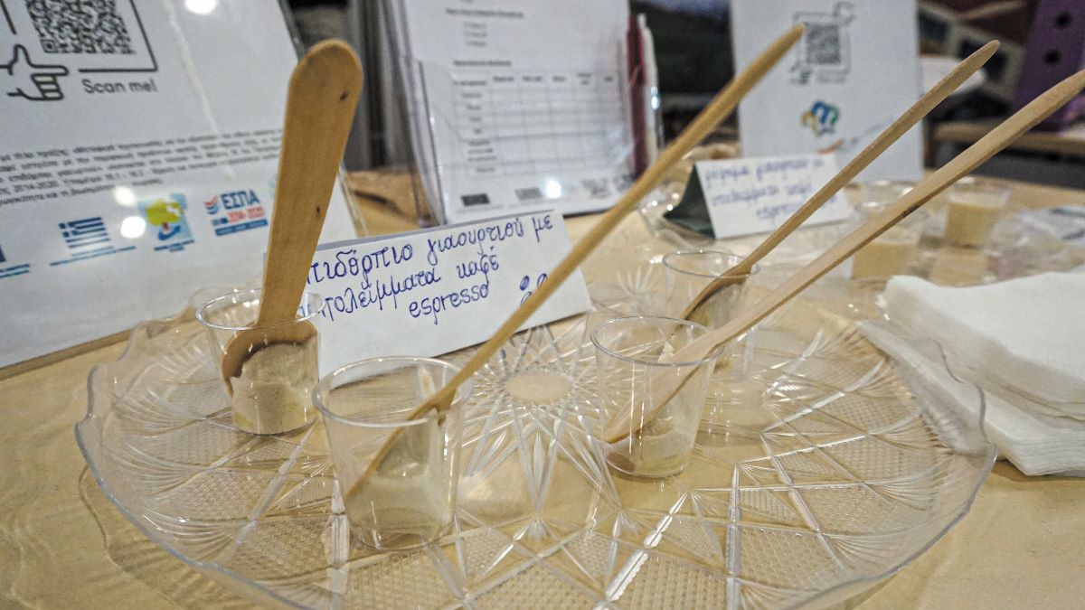 Υγείαρτος: Ελληνικό επιδόρπιο γιαουρτιού από γίδινο γάλα και υπολείμματα καφέ εσπρέσο