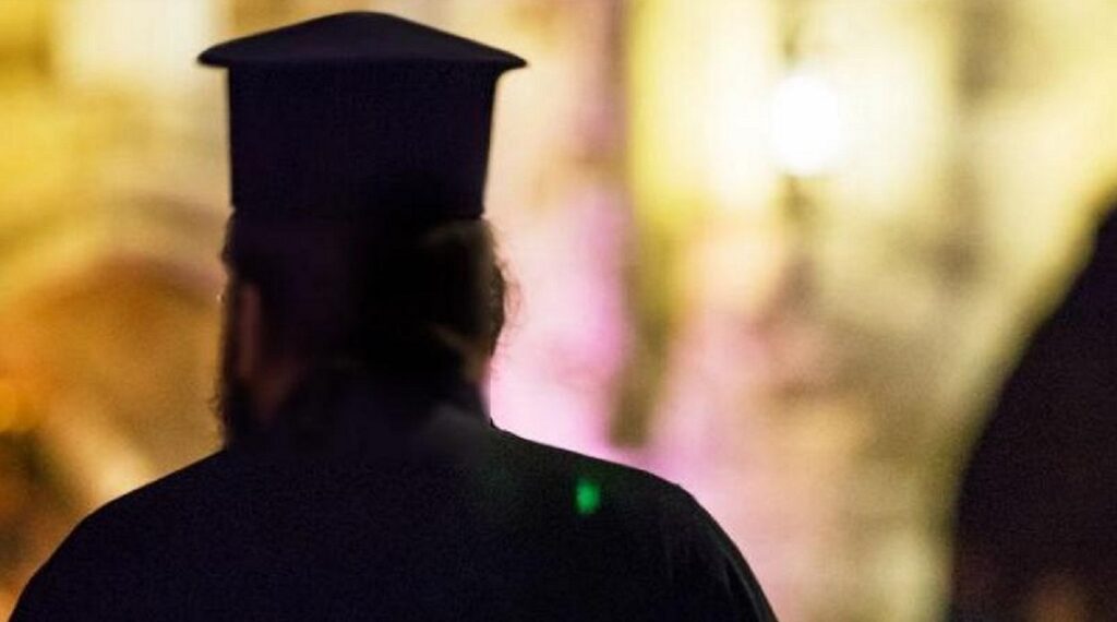 Ιερέας υπεξαίρεσε 260.000 ευρώ από ηλικιωμένο