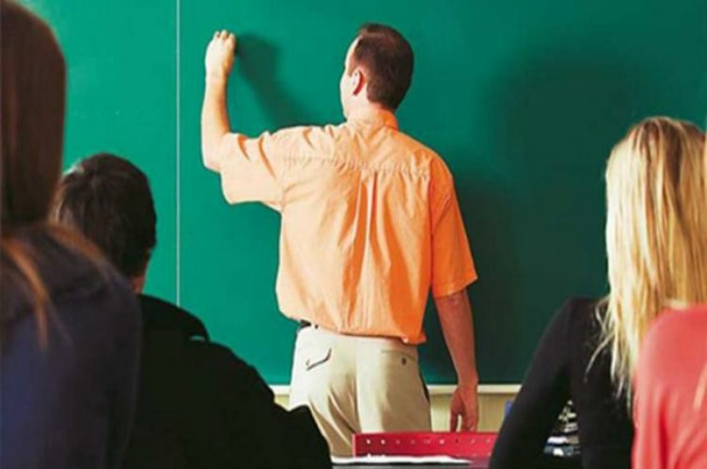 Εκπαιδευτικοί &amp; υπάλληλοι Δημοσίου: Ποιοί κερδίζουν δύο νέα μισθολογικά κλιμάκια