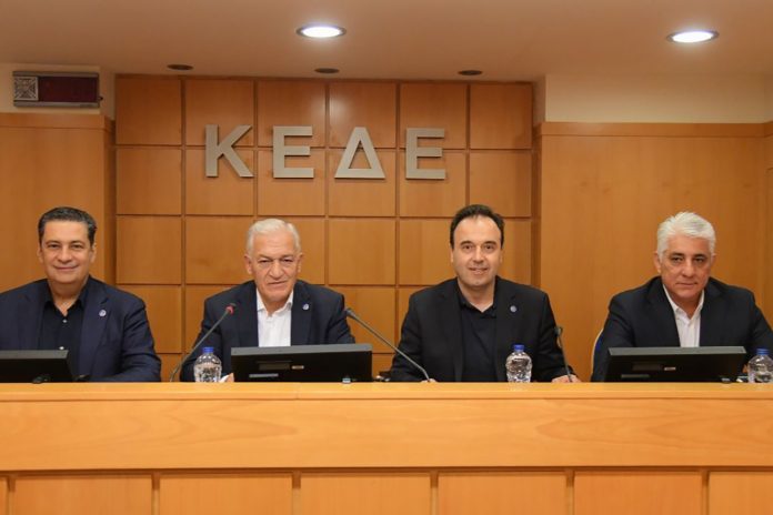 ΚΕΔΕ: Απαιτούνται επιπλέον πόροι 2,44 δισ. ευρώ για την αντιμετώπιση του κόστους λειτουργίας των Δήμων