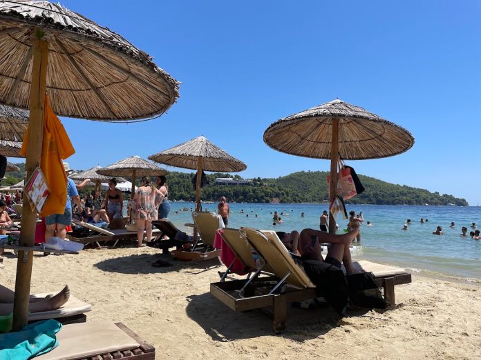ΚΕΔΕ: Σοβαρά ερωτήματα για την μείωση Δημοτικών εσόδων από τις δημοπρασίες παραλιών