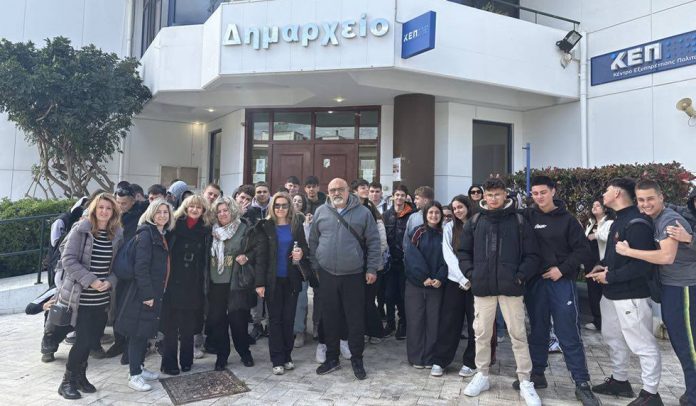 Καλλιεργώντας Ενεργούς Πολίτες: Οι μαθητές μαθαίνουν τις δομές του Δήμου τους