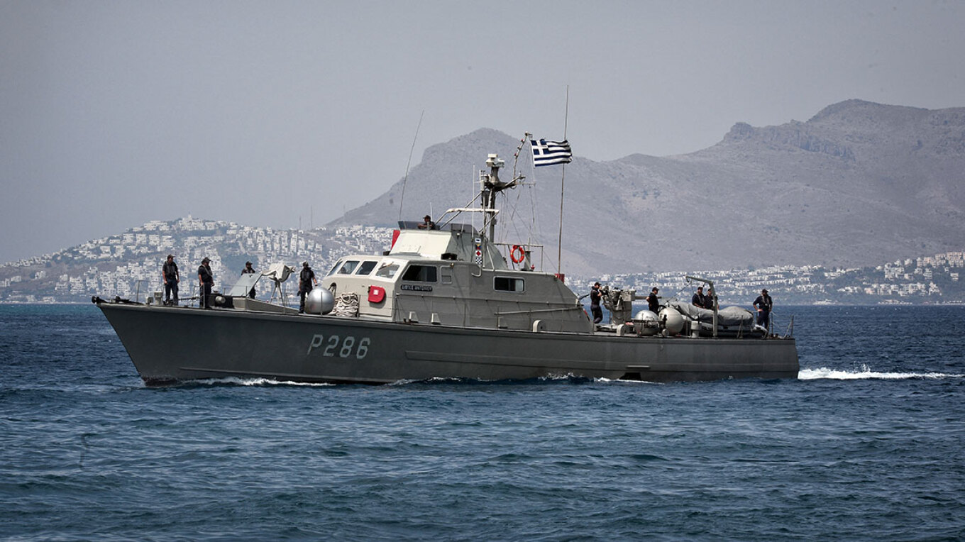 Σύμη: Ταχύπλοο με μετανάστες από την Τουρκία προσπάθησε να εμβολίσει σκάφος του Λιμενικού, νεκρός ένας αλλοδαπός