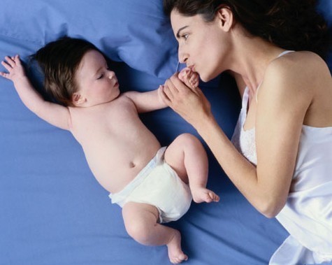 Αναδρομική διεκδίκηση επιδόματος μητρότητας για χιλιάδες ασφαλισμένες μητέρες