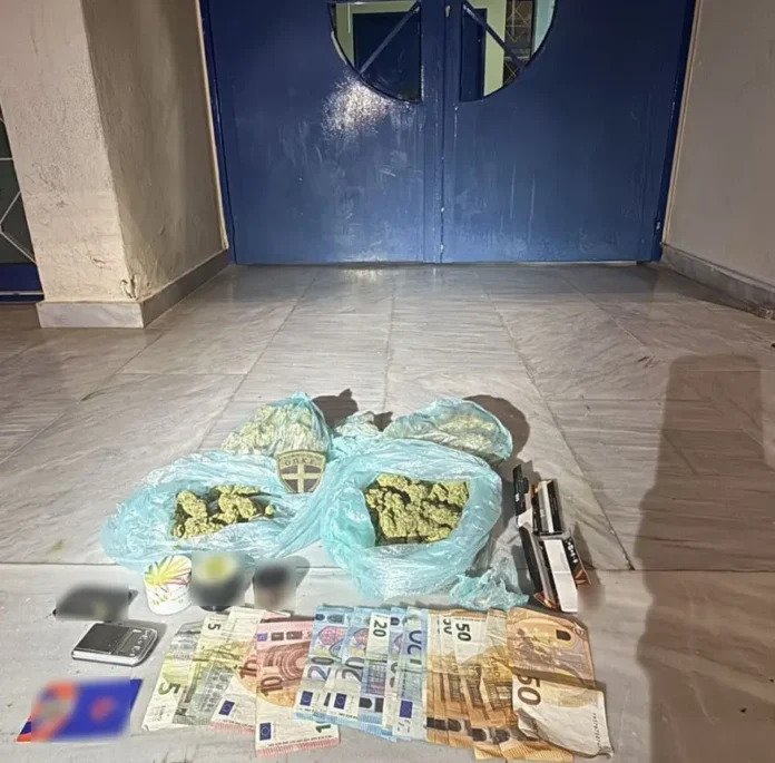 Διακινούσε ναρκωτικά σε προαύλιο σχολείου