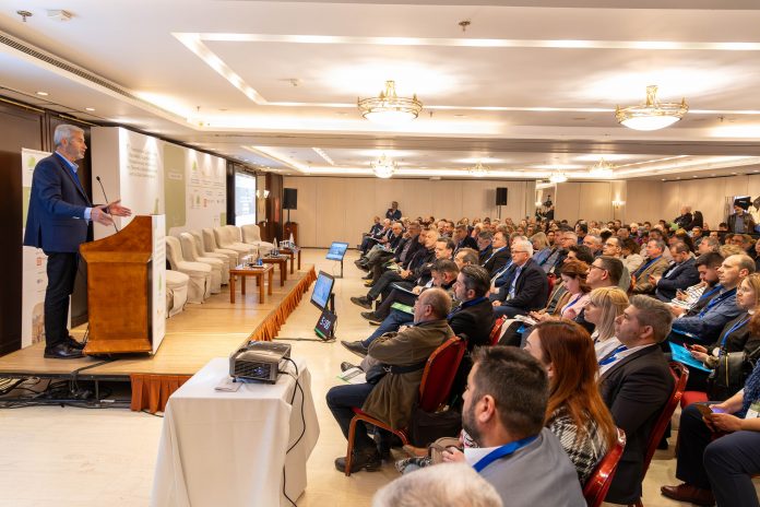 160 Δήμοι ζητούν αλλαγές στο νόμο για τα αδέσποτα ζώα