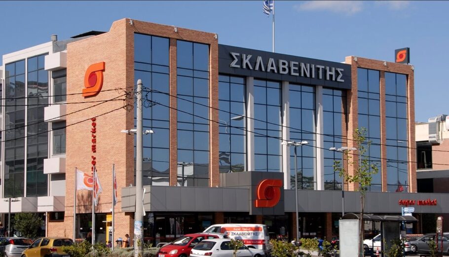 Σκλαβενίτης: Αυξάνει τον κατώτατο μισθό