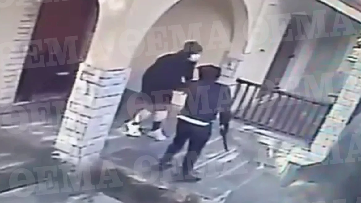 Συμμορία Ρομά  εισέβαλε σε σπίτια με κλοτσιές στις πόρτες