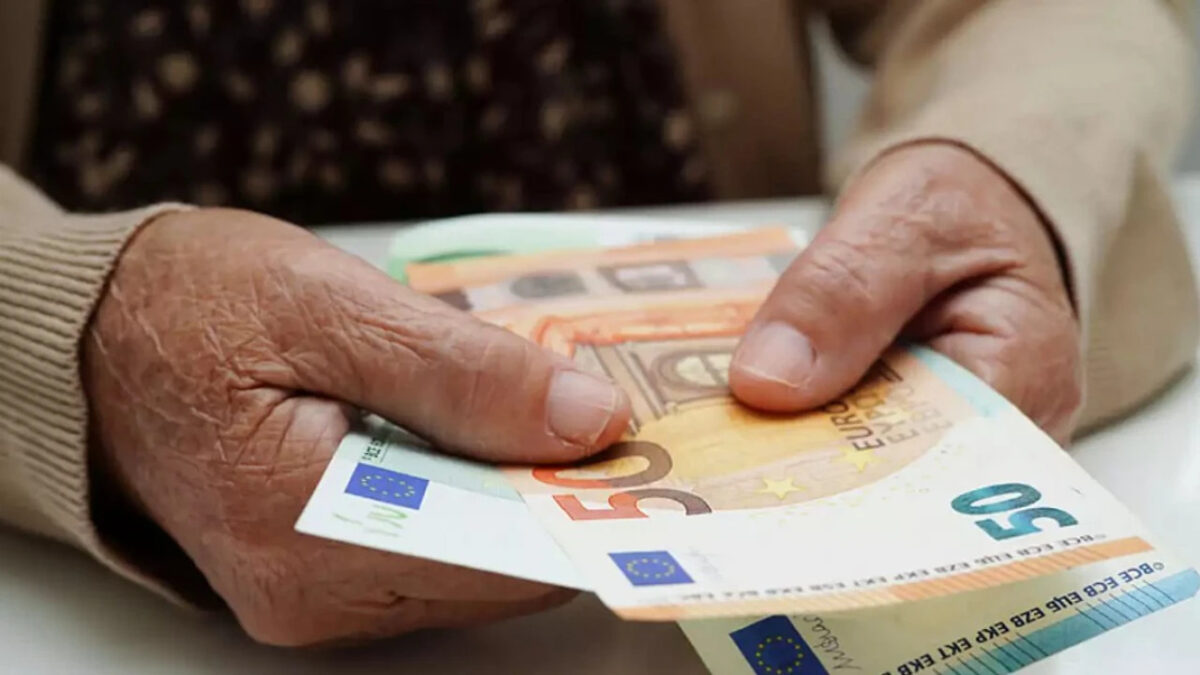 Συντάξεις: Μείωση Ειδικής Εισφοράς Αλληλεγγύης για 450.000 συνταξιούχους