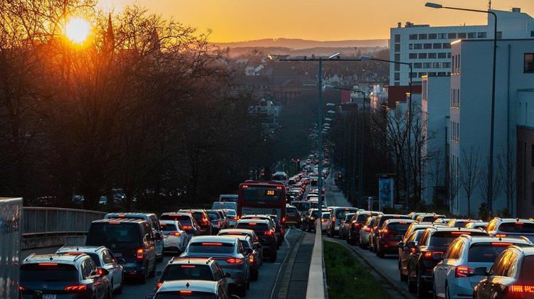 Η ΑΑΔΕ ενεργοποιεί σύστημα ελέγχου για ανασφάλιστα οχήματα