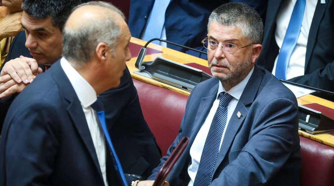 O Βελόπουλος διέγραψε τον Σαράκη