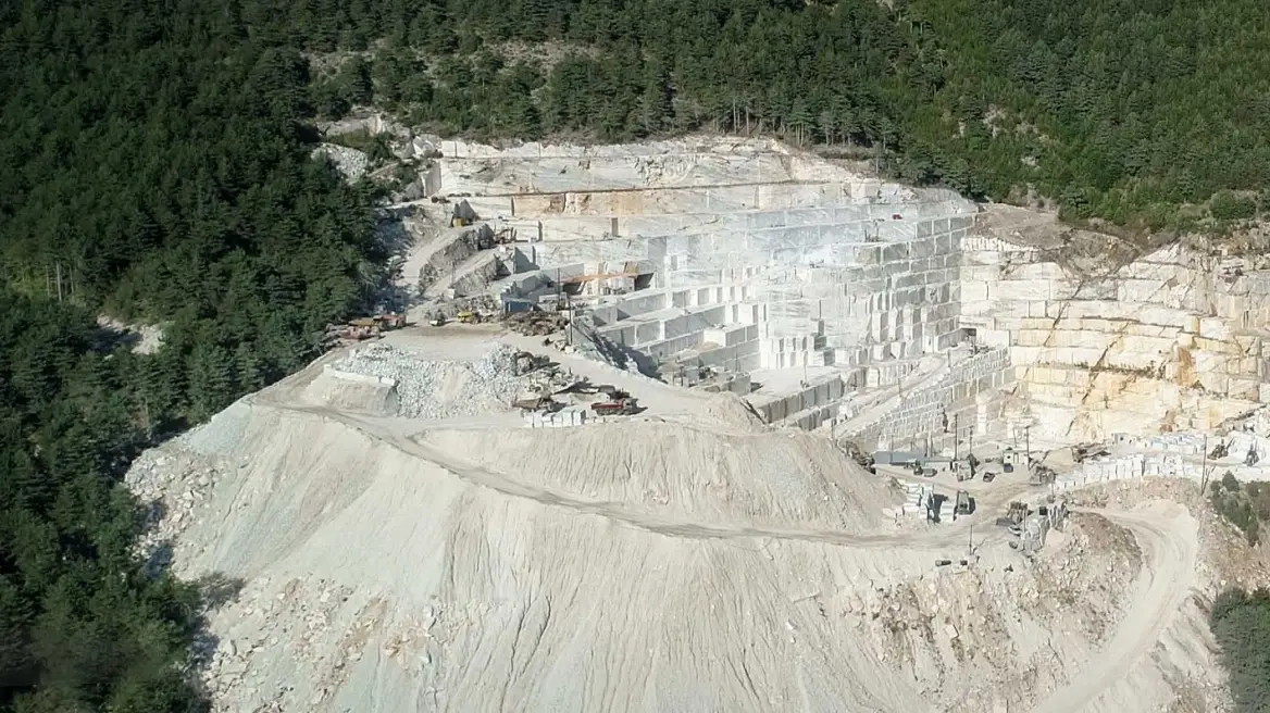 Δράμα: Ξεκινά γυρίσματα στα λατομεία Βώλακα μεγάλη παραγωγή του Netflix με Βενσάν Κασέλ, Κρις Έβανς, Άνια Τέιλορ-Τζόι και Σάλμα Χάγιεκ