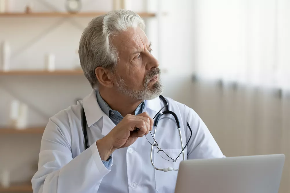 ΕΣΥ: Αγώνας δρόμου να μη φύγουν οι γιατροί – Θα αποδώσουν τα τρία κίνητρα του υπουργείου Υγείας;