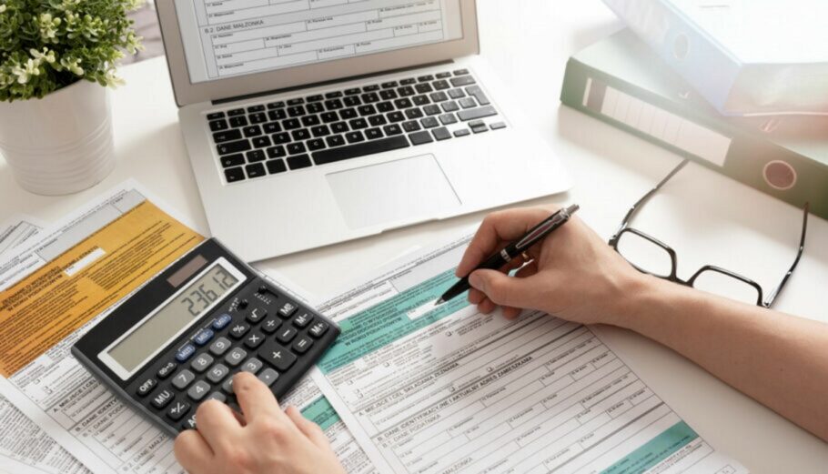 Φορολογικές δηλώσεις: Τι αλλάζει και πόσο αυξάνεται η έκπτωση εφάπαξ πληρωμής φόρου
