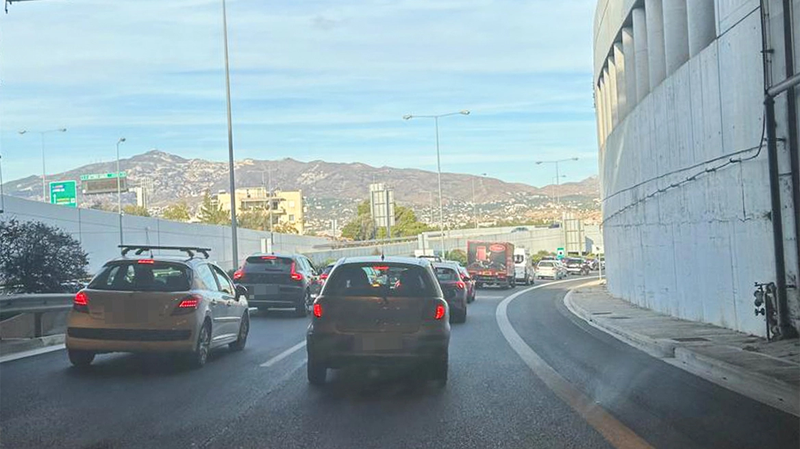 Κορυφώνεται η έξοδος των εκδρομέων του τριημέρου - Καθυστερήσεις άνω των 30 λεπτών στην Αττική Οδό