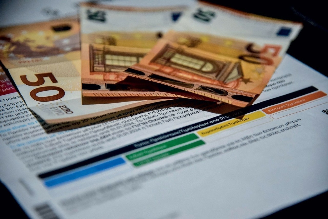 Χαμηλώνει ο πήχης των χρεώσεων στα τιμολόγια ρεύματος τον Νοέμβριο