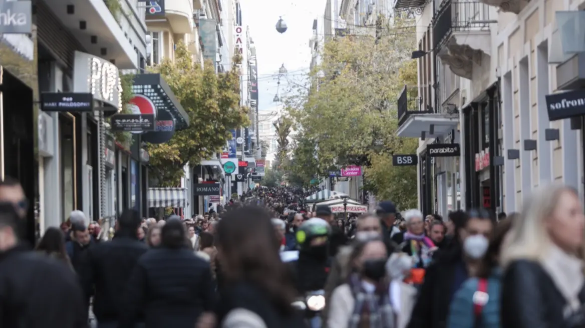 Ανοικτά τα καταστήματα αύριο Κυριακή - Τι αγοράζουν οι καταναλωτές στη φετινή Black Friday