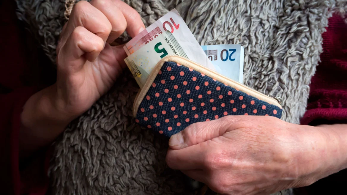 Συντάξεις, έκτακτο επίδομα, δώρο χριστουγέννων: Πότε θα πληρωθούν - Αναλυτικά οι ημερομηνίες