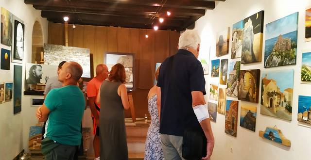 9.8.2022_Ολοκληρώθηκε-με-επιτυχία-η-έκθεση-ζωγραφικής-και-ψηφιδωτού-στη-Μονεμβασία_15.jpg