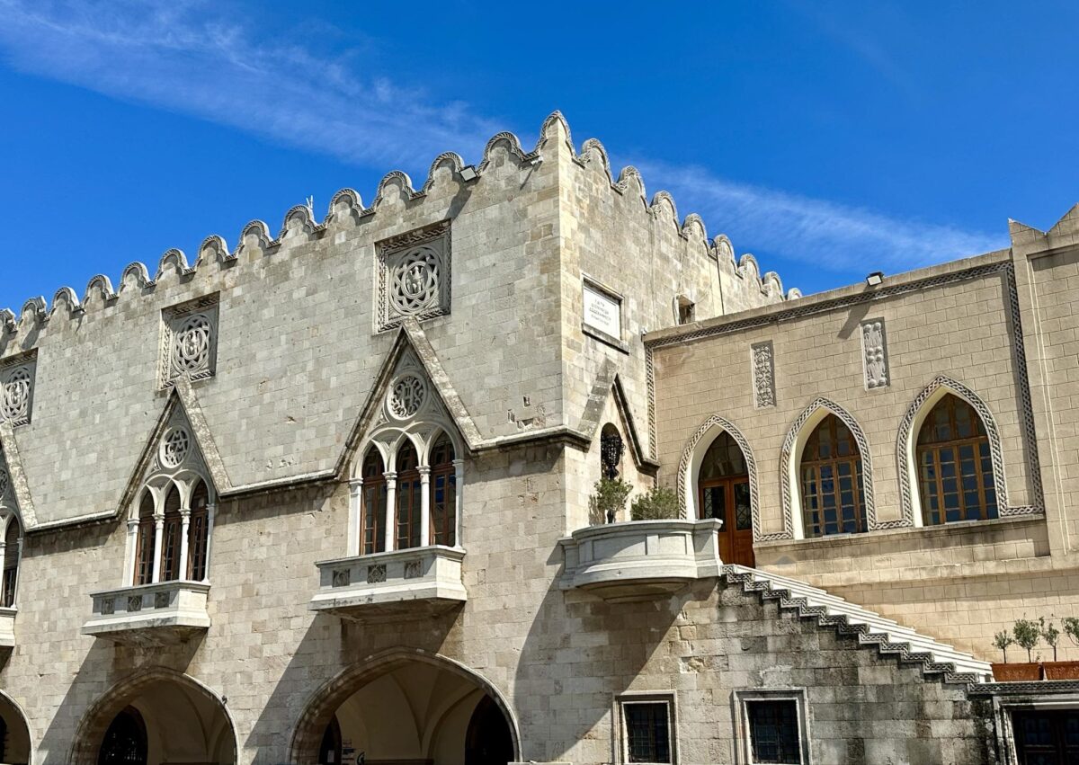 Κασσελάκης: Καταγγέλλει «κολλητή» γαλάζιου περιφερειάρχη