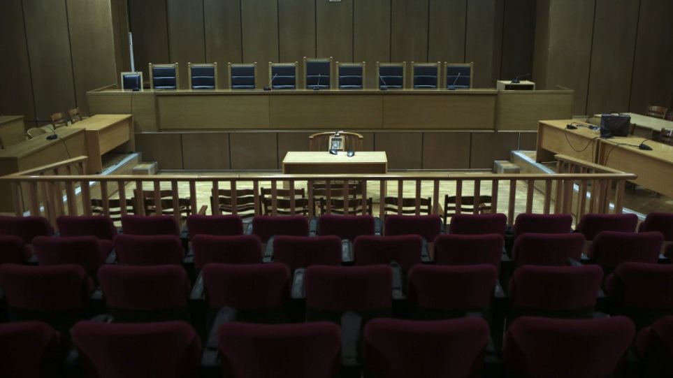 Ποινές φυλάκισης για τρεις δημοσίους υπαλλήλους